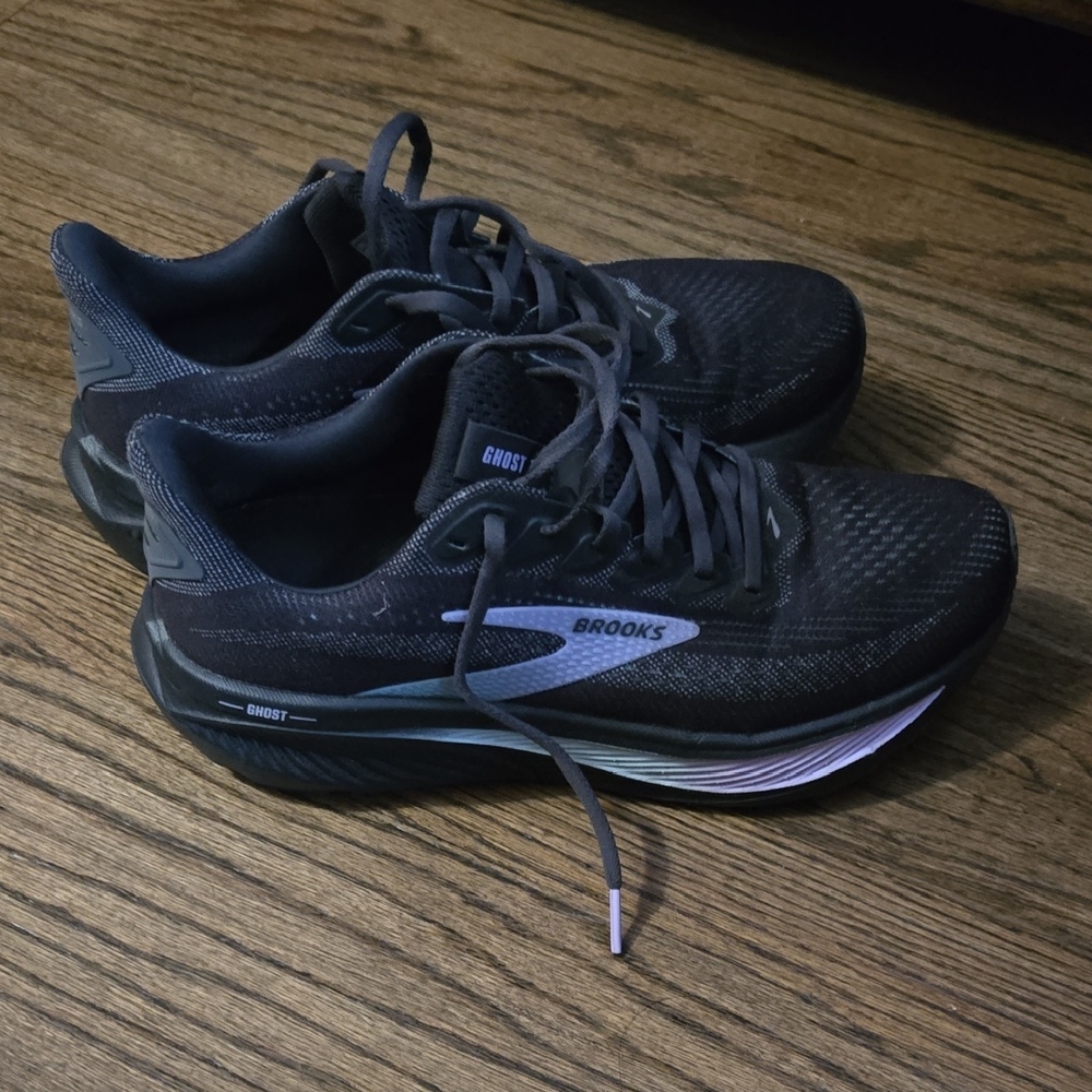 Brooks Ghost 17 Size 9